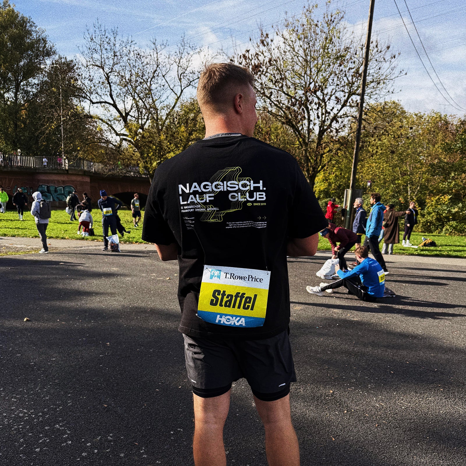 naggisch. lauf club. shirt