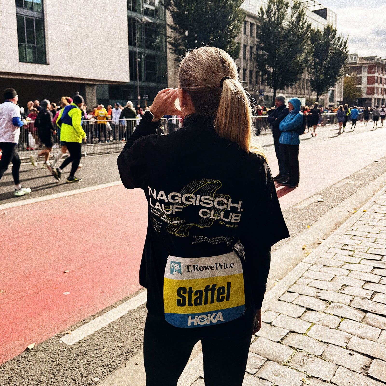 naggisch. lauf club. shirt